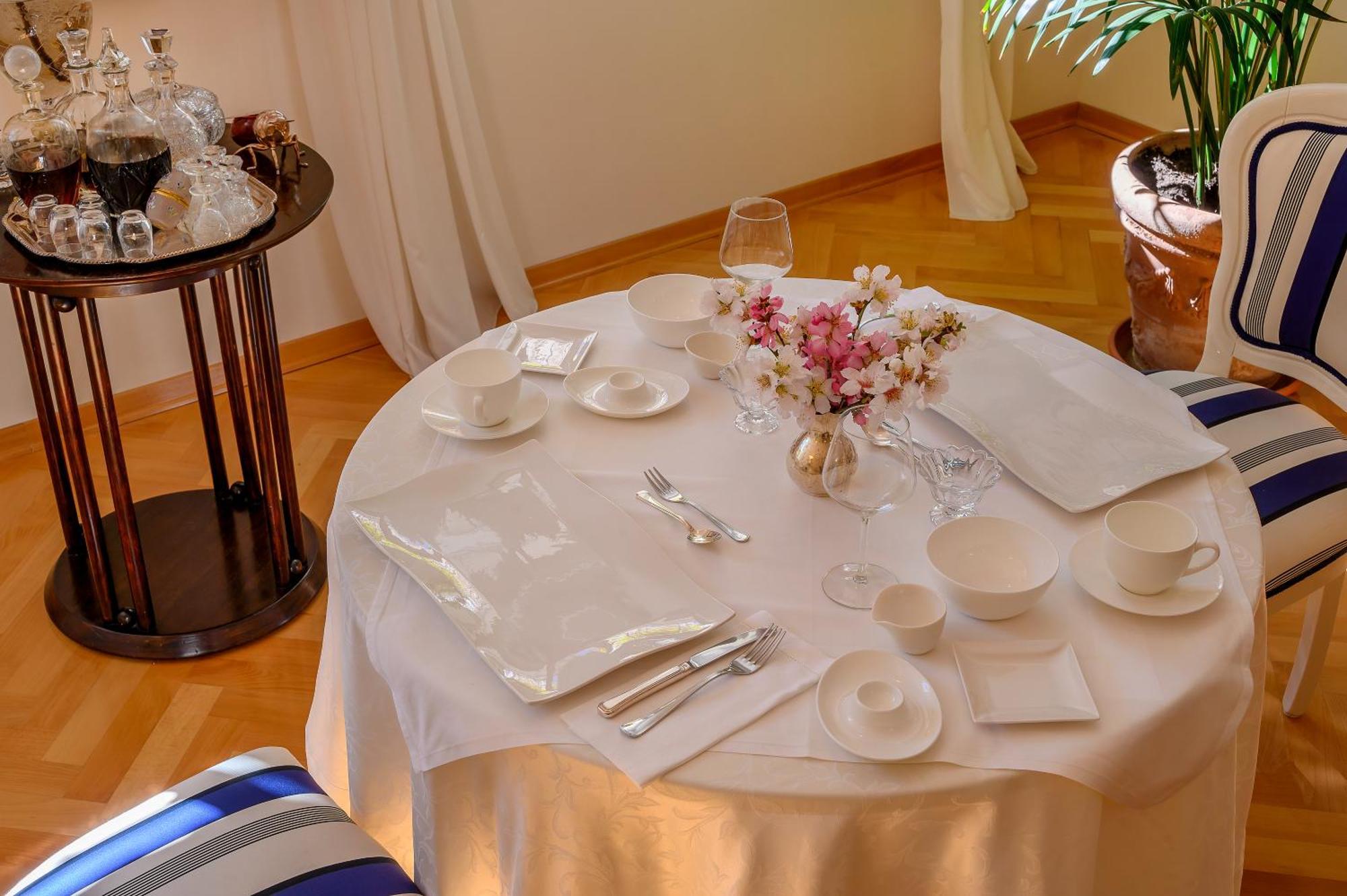 Palace Schoen Milesi - Esense Of Prestige - Private Pool - Free Parking - Old Money Style Luxury Rooms - Walking Distance To The Old Town, The Beach And All Amenities - Buralux Properties Split Ngoại thất bức ảnh