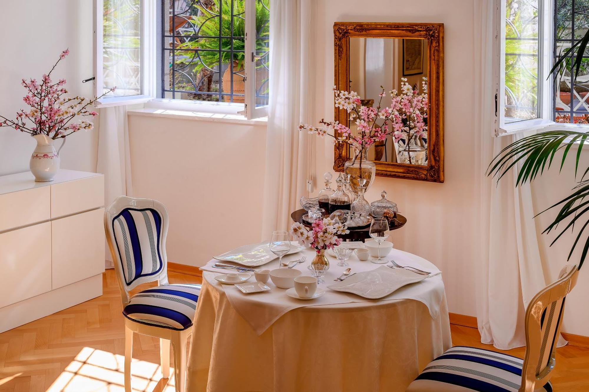 Palace Schoen Milesi - Esense Of Prestige - Private Pool - Free Parking - Old Money Style Luxury Rooms - Walking Distance To The Old Town, The Beach And All Amenities - Buralux Properties Split Ngoại thất bức ảnh