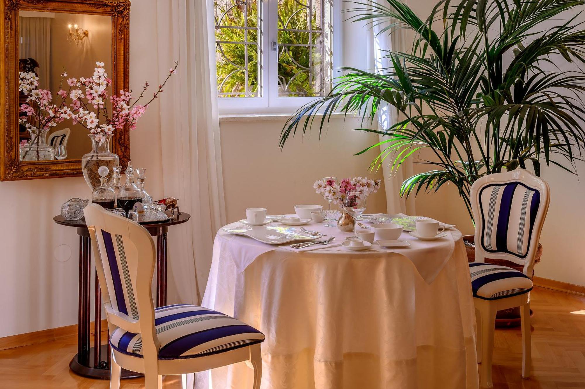 Palace Schoen Milesi - Esense Of Prestige - Private Pool - Free Parking - Old Money Style Luxury Rooms - Walking Distance To The Old Town, The Beach And All Amenities - Buralux Properties Split Ngoại thất bức ảnh