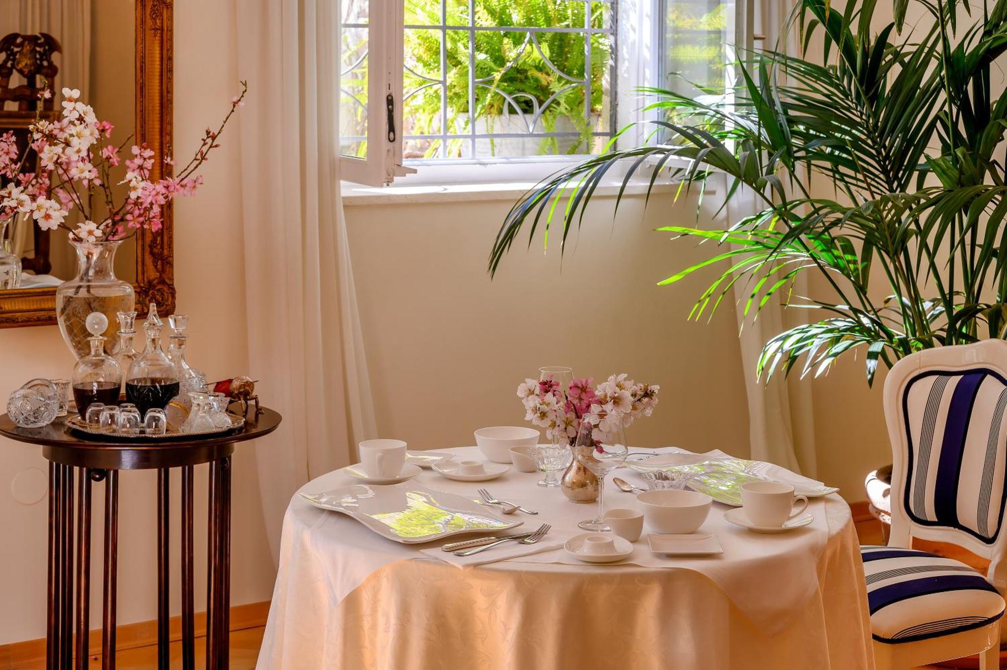 Palace Schoen Milesi - Esense Of Prestige - Private Pool - Free Parking - Old Money Style Luxury Rooms - Walking Distance To The Old Town, The Beach And All Amenities - Buralux Properties Split Ngoại thất bức ảnh